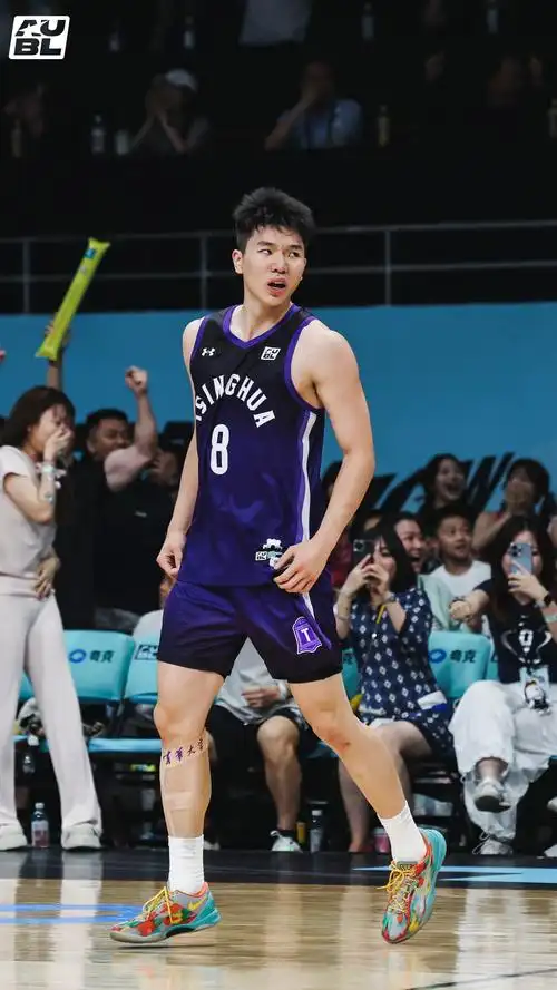 清华三分雨浇灭对手，郑君豪接隰泰诚妙传成季后数据王